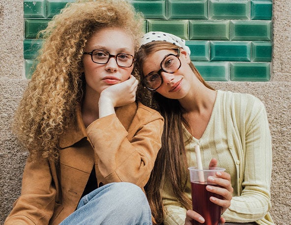 Imagem de duas amigas