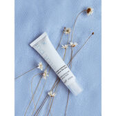 Moisturizing Eye Contour Fluid Wells Image 4