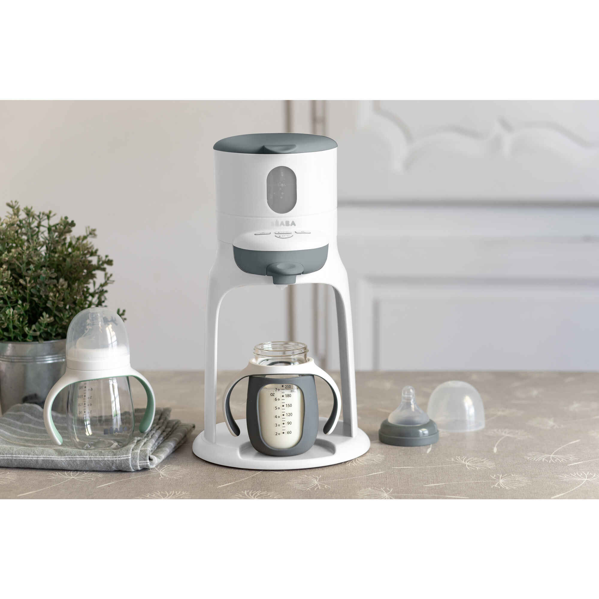Bib Expresso Heats Water in Bottle White