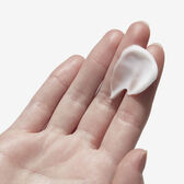 Ultra Facial Cream 24H Hydrating Refillable Wells Image 4