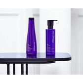 Yubi Blonde Glow Revealing Shampoo Wells Image 7