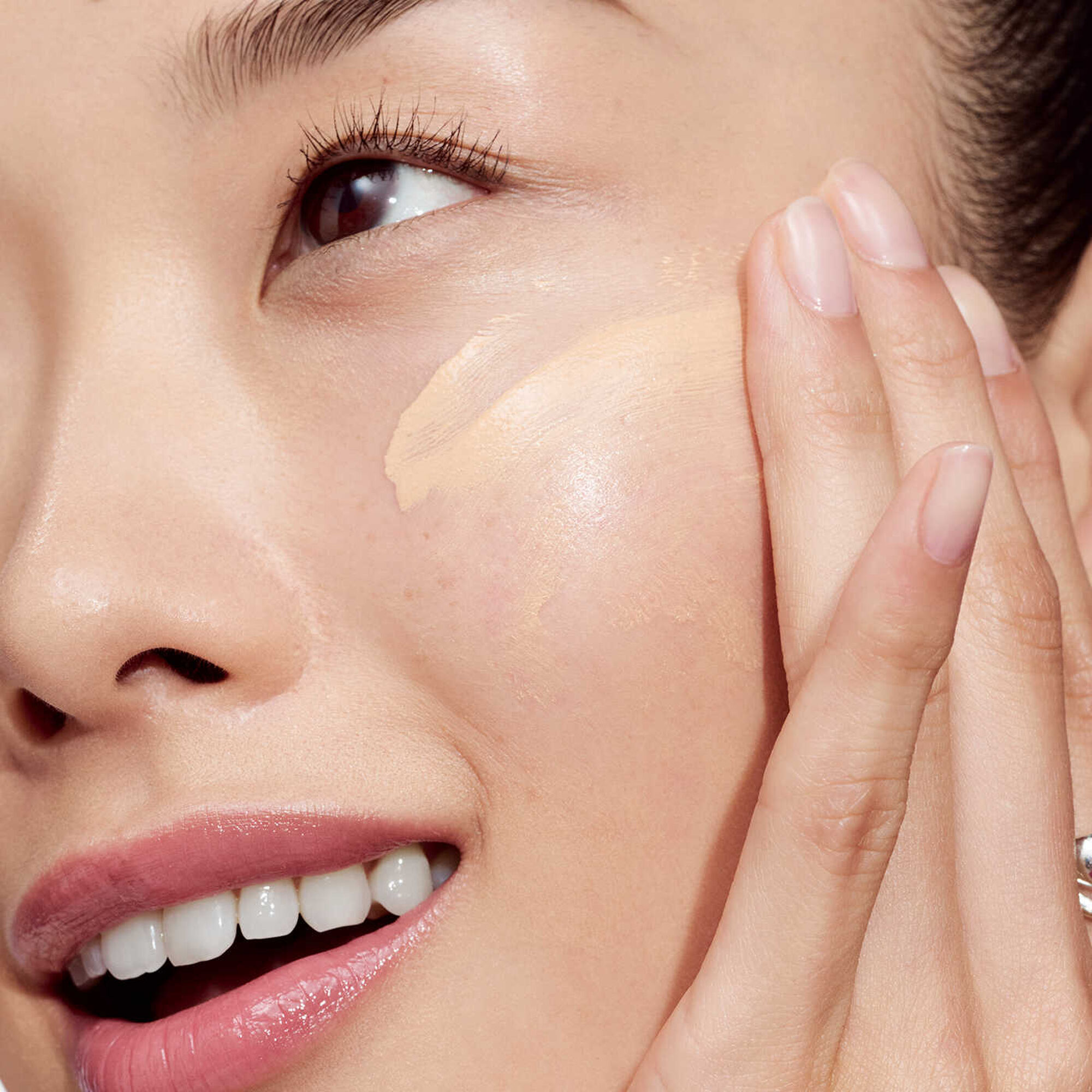 Even Better Clinical Vitamin Makeup SPF 50