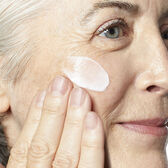 Super Multi-Corrective Cream SPF30 Wells Image 3