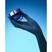 Blue Therapy Pro-Retinol Cream Wells Image 3