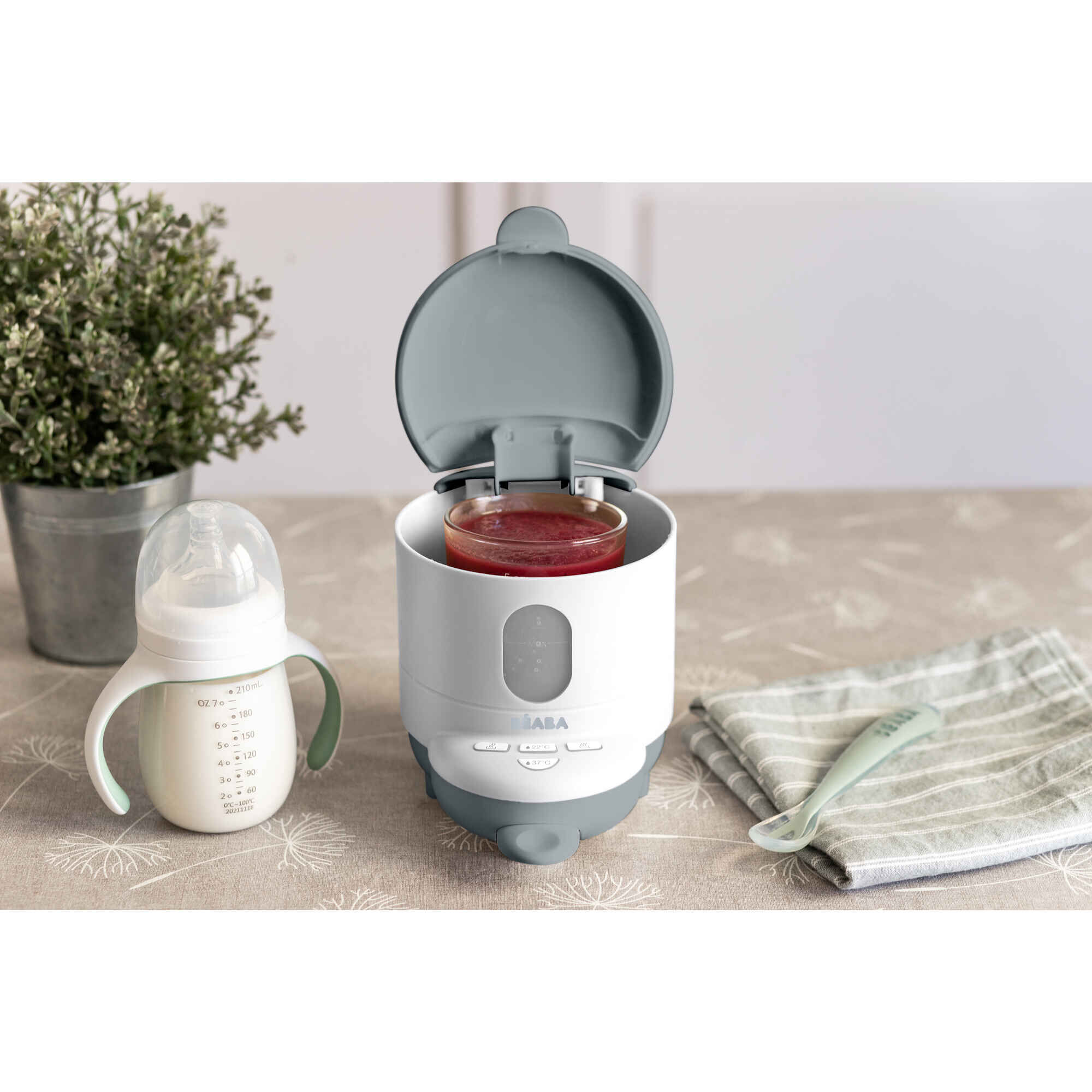 Bib Expresso Heats Water in Bottle White