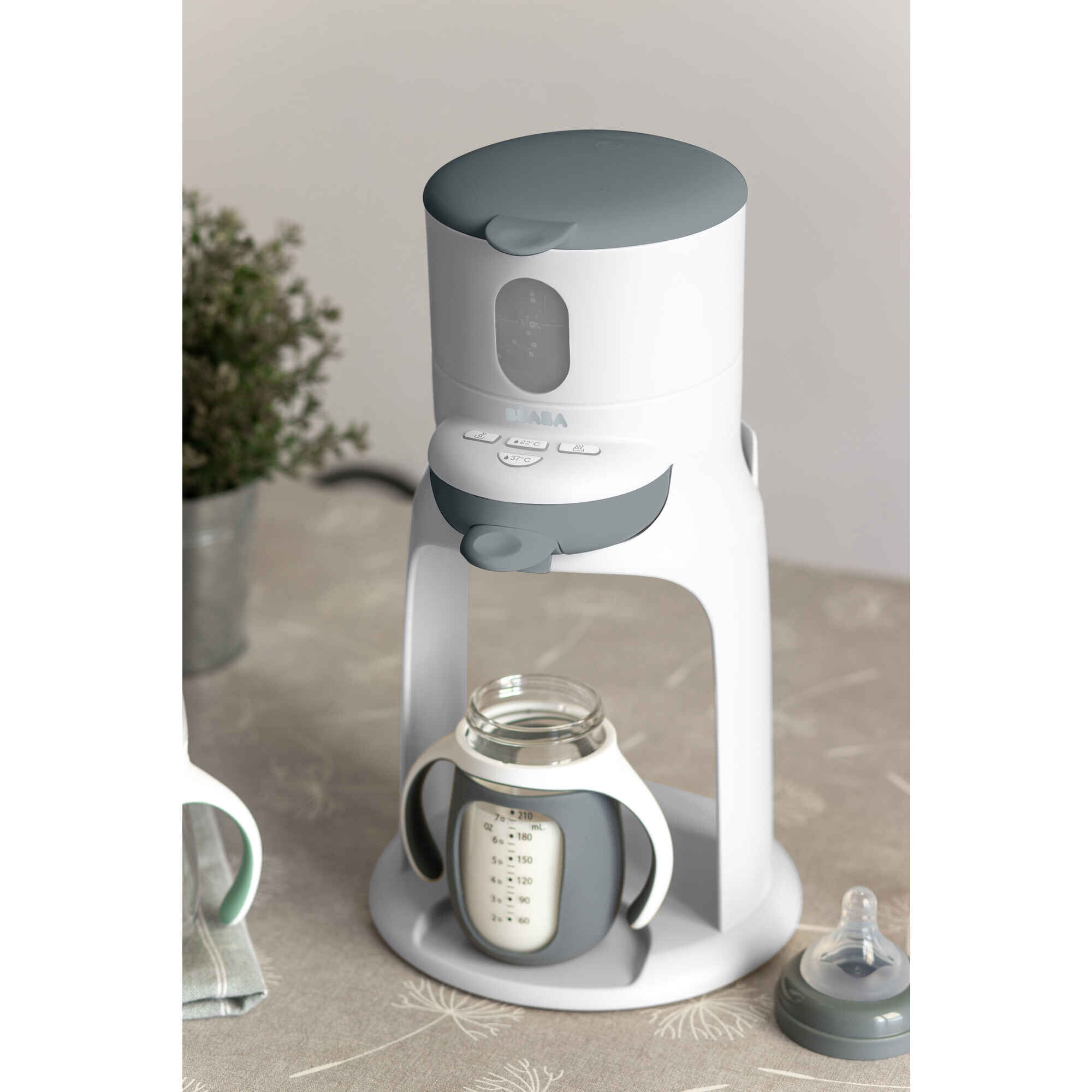 Bib Expresso Heats Water in Bottle White