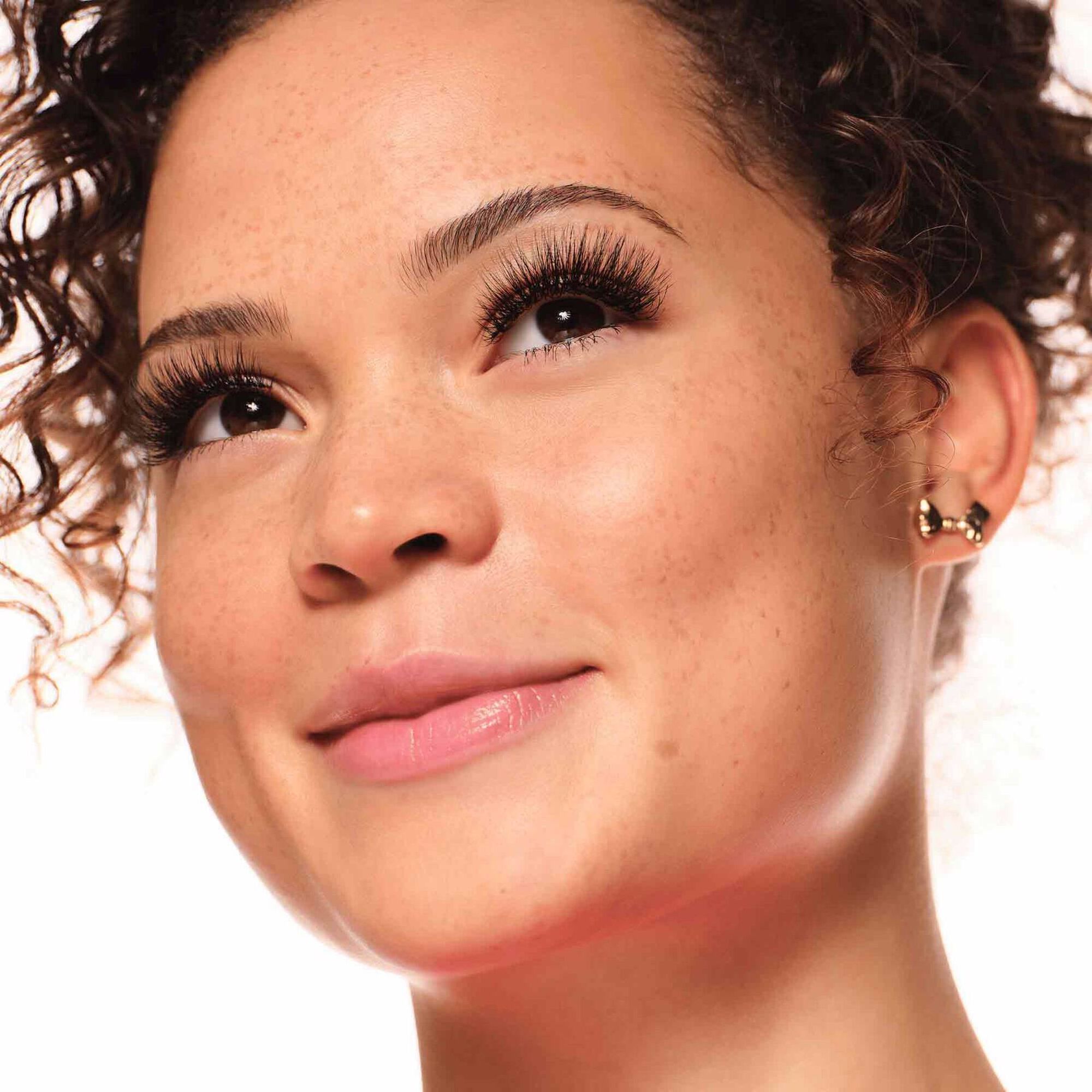 What The Fake False Lashes Curl