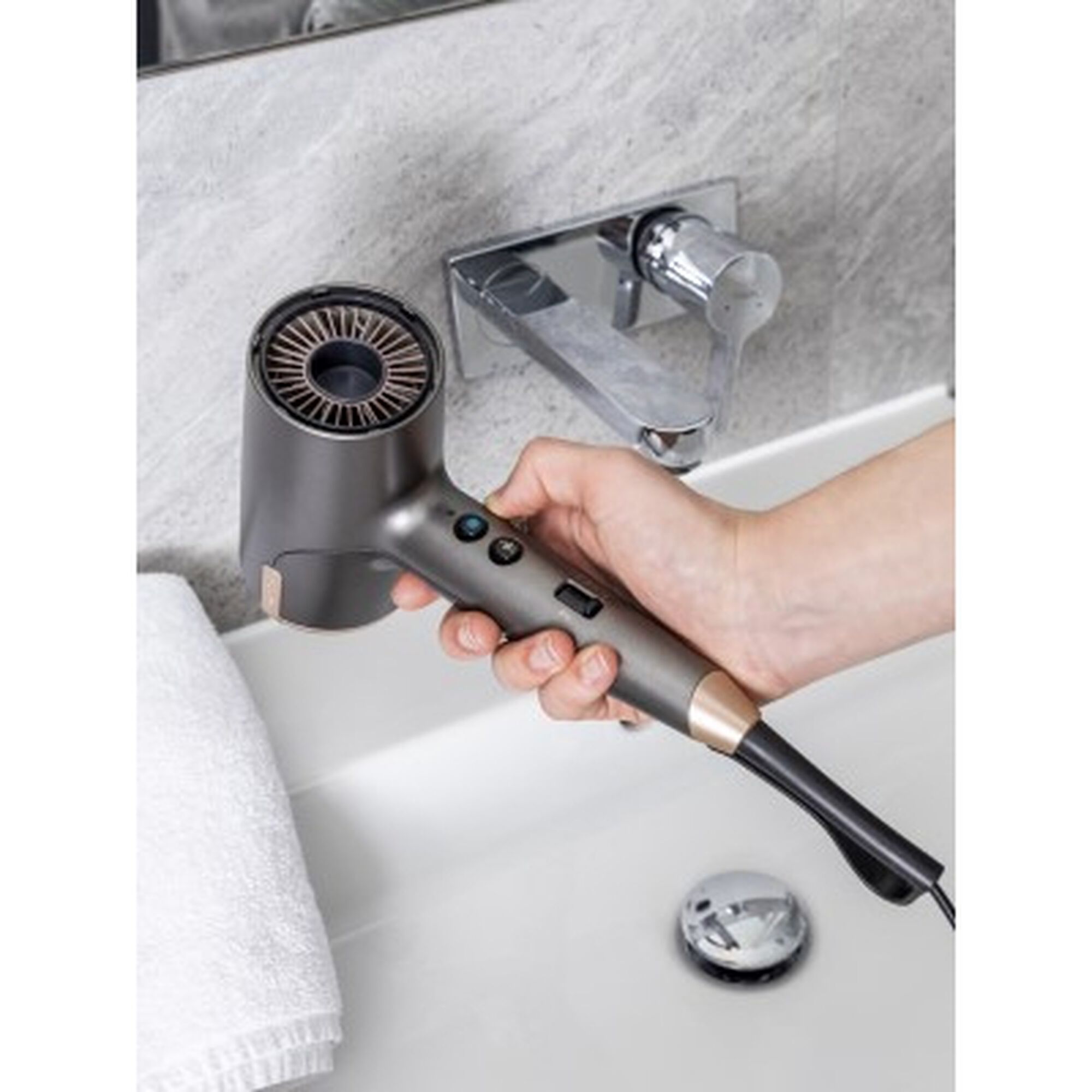 Dry & Style Hairdryer D6077