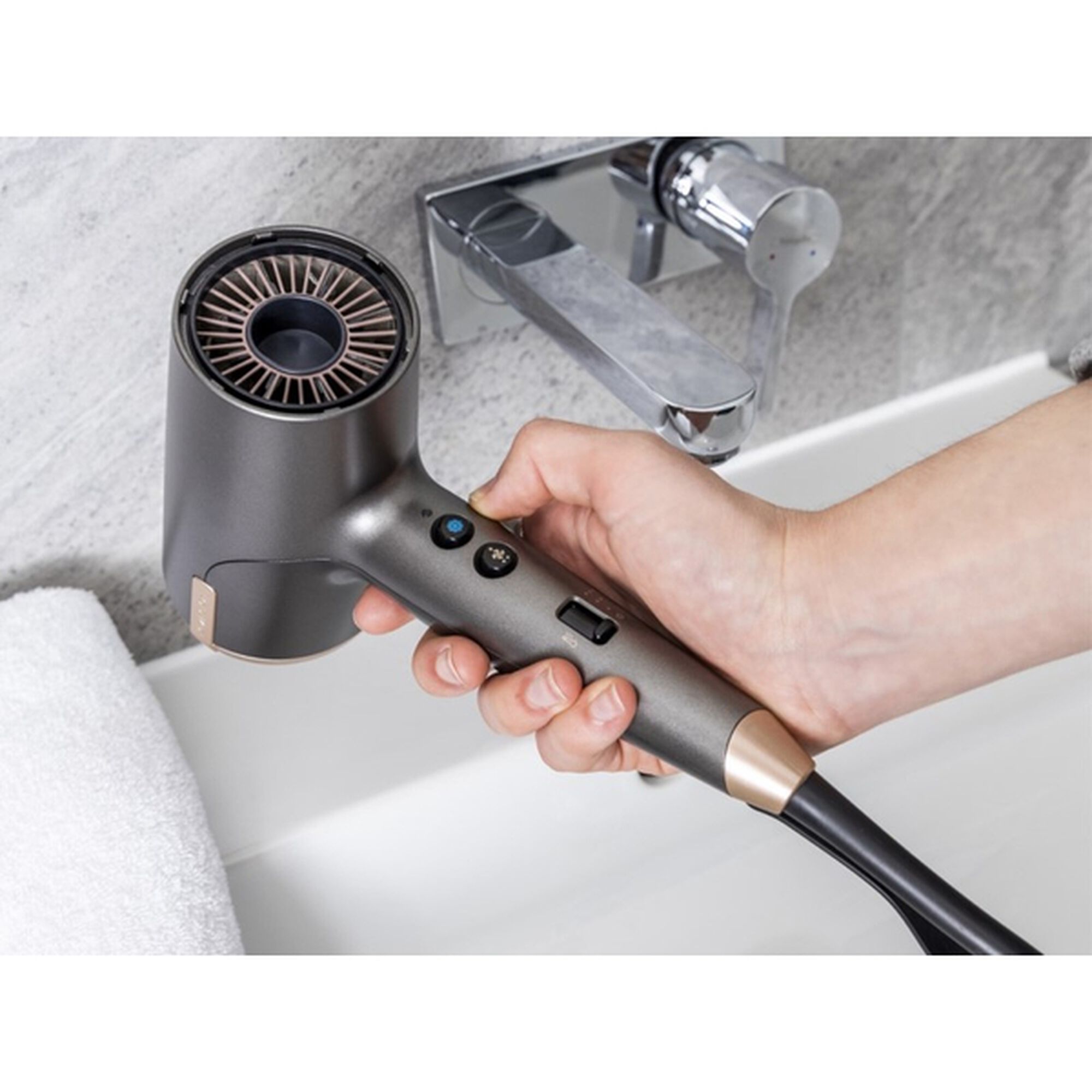 Dry & Style Hairdryer D6077