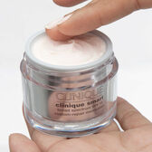 Clinique Smart Custom-Repair Moisturizer Dry Wells Image 3