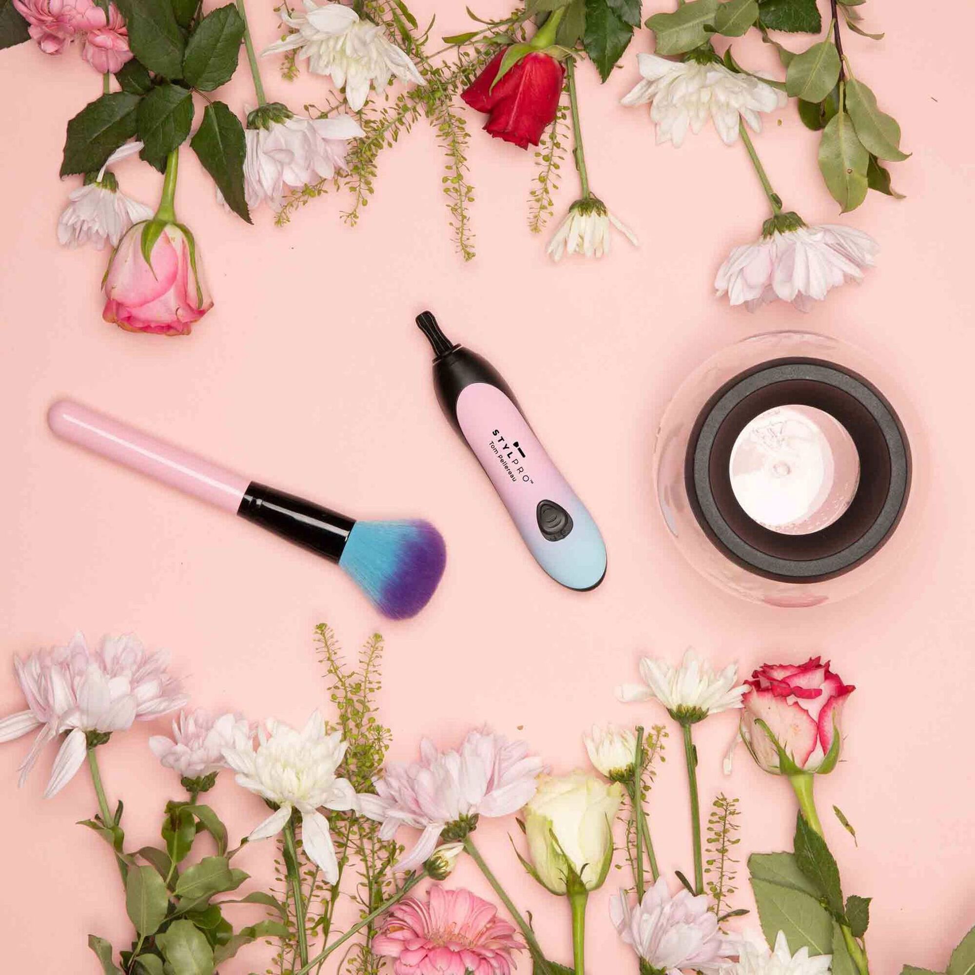 Cleans & Dries Makeup Brushes